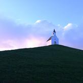 Pixabay/Edward Lich Kapelle auf Hügel bei Sonnenaufgang